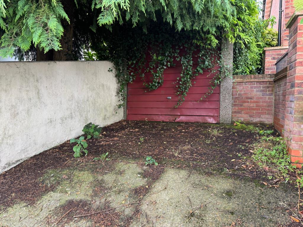 Lot: 81 - PERIOD VILLAGE PROPERTY ARRANGED AS TWO FLATS WITH POTENTIAL - Garage